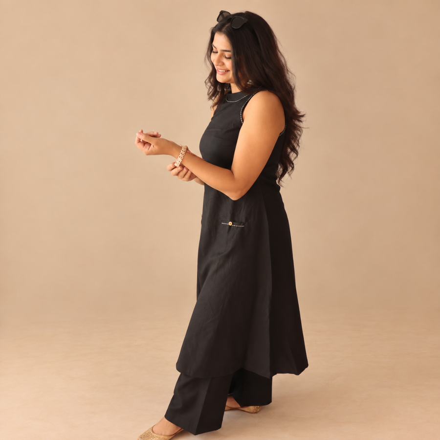 Bold & Beautiful - Halter-neck cotton kurta set with pockets!