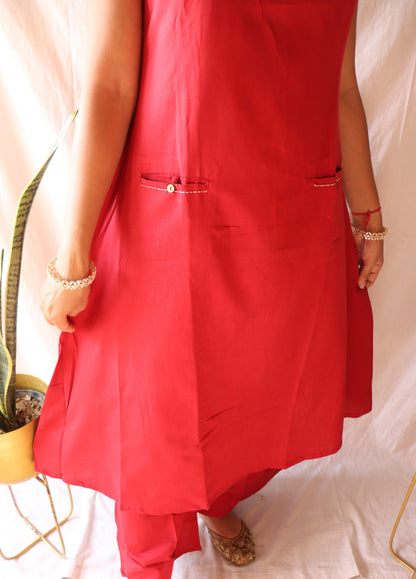 Bold & Beautiful - Red halter-neck cotton kurta set with pockets!