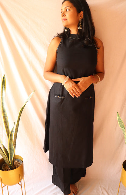 Timeless black – Cotton halter-neck kurta set with pockets !