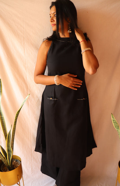Timeless black – Cotton halter-neck kurta set with pockets !