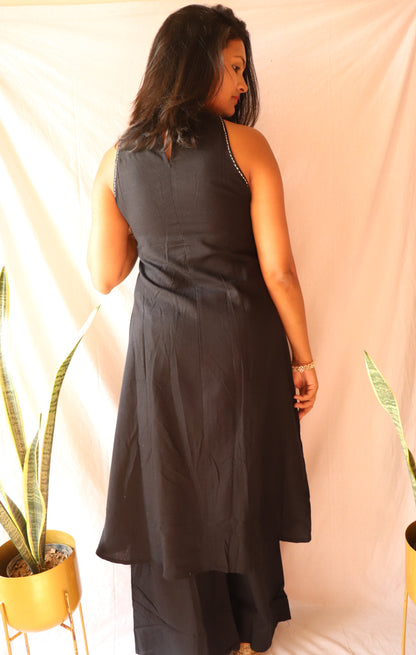 Timeless black – Cotton halter-neck kurta set with pockets !